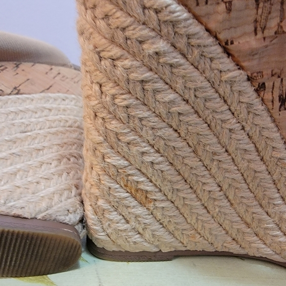 Charles by Charles David Tan Leather T Straps Size 9.5 - Picture 4 of 12